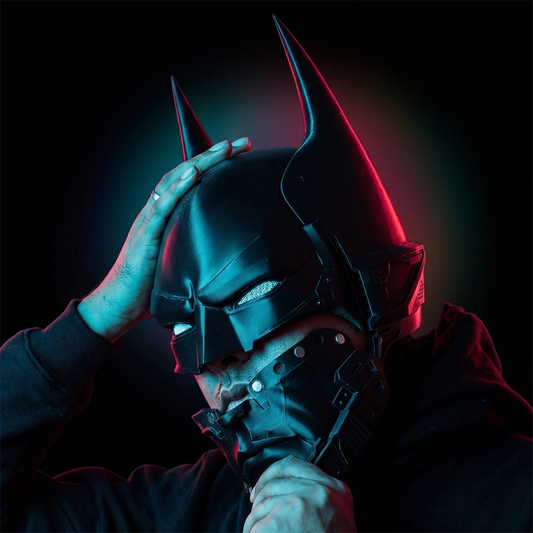 Arkade Knight lifting the horned mask